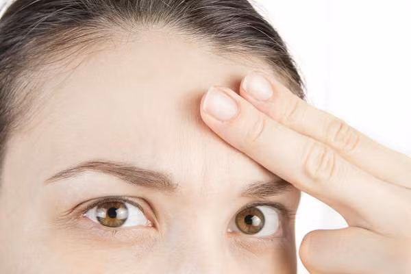 Người trán phẳng cũng được cho là hay bảo thủ và lạc hậu nên không được sự đồng tình ủng hộ của nhiều người. Do đó sự nghiệp của họ có phần chậm trễ, giậm chân tại chỗ. 