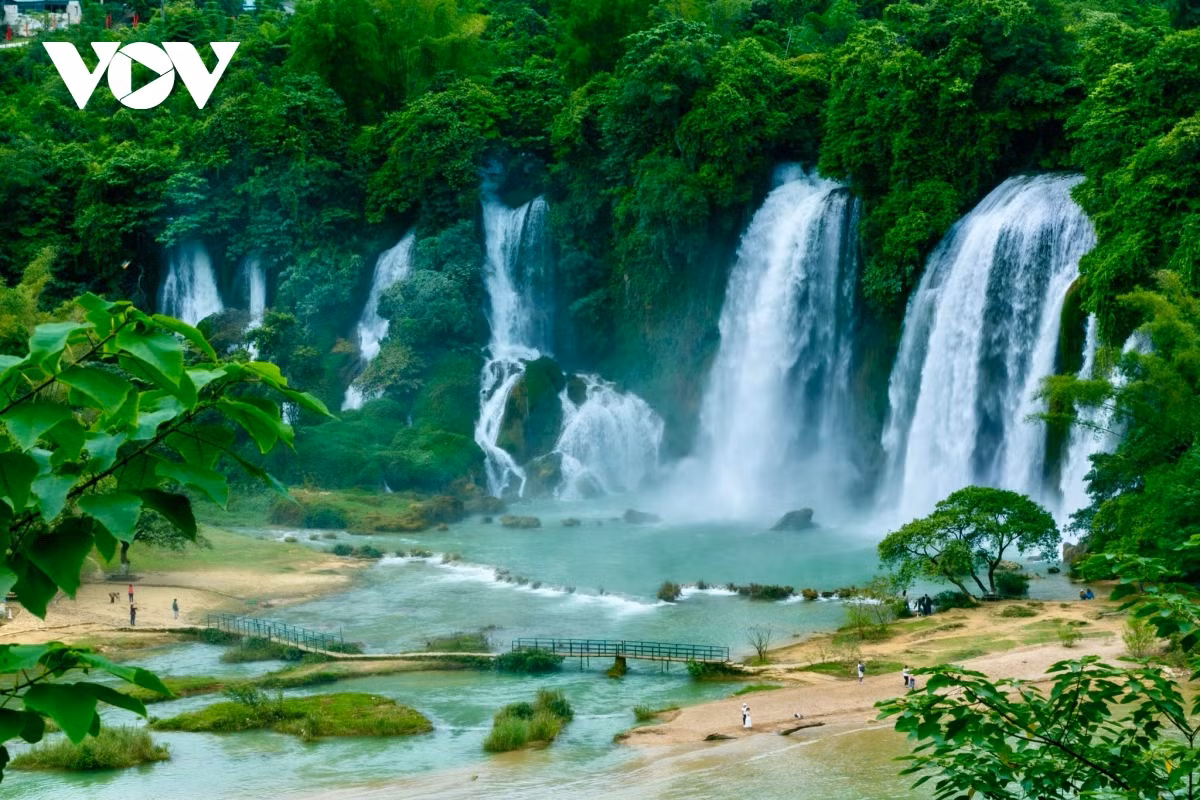 Cao Bang hap dan du khach voi loai hinh du lich qua bien gioi-Hinh-4
