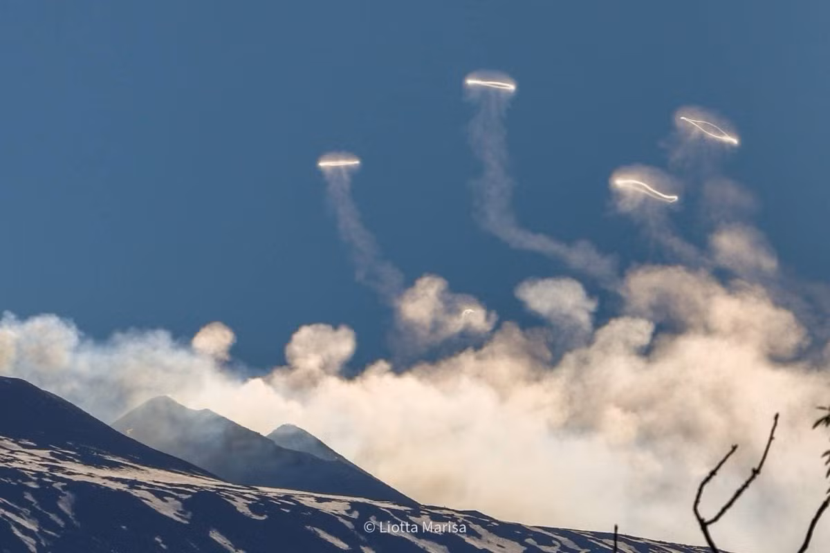 Bí ẩn về những vòng khói kỳ ảo của núi lửa Etna Bi an ve nhung vong khoi ky ao cua nui lua Etna