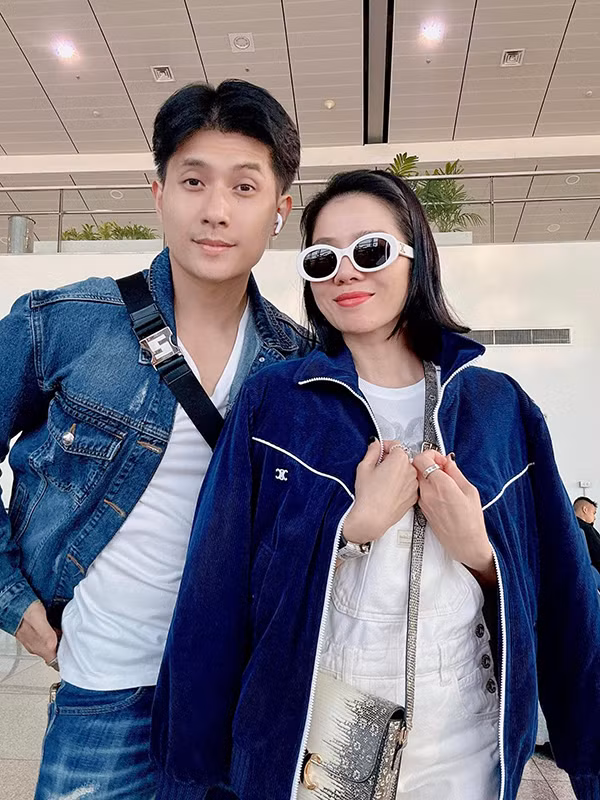 Lệ Quyên không chỉ giàu mà cô còn quyền lực trong làng nhạc Việt. Ngoài xuất hiện ở nhiều gameshow âm nhạc uy tín, cô còn là ca sĩ nằm trong top cát-sê đắt nhất Việt Nam. Dù kín tiếng trong chuyện này nhưng cách đây vài năm, có một lần Hương Tràm vô tình tiết lộ đàn chị đã bỏ lỡ hai show diễn với thu nhập lên đến hàng tỉ đồng để đến ủng hộ mình.