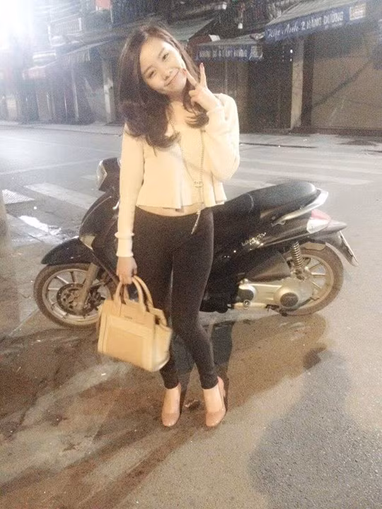Nhờ kinh nghiệm làm người mẫu ảnh cho nhiều tạp chí và gu thời trang hợp mốt, nhiều hot girl đã tận dụng những lợi thế về danh tiếng và kinh nghiệm của mình để kinh doanh thời trang hoặc mỹ phẩm trên mạng.