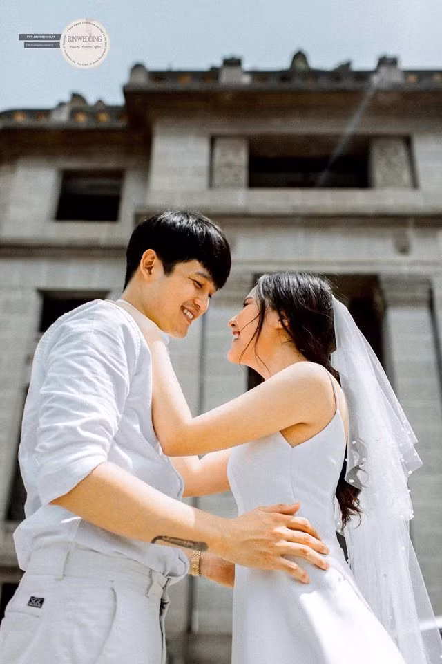 Chu re tu sang tac, trinh dien ca khuc tinh yeu gui tang vo trong ngay cuoi