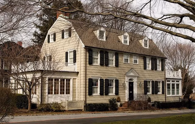 Thảm kịch biến Amityville trở thành ngôi nhà ma nổi tiếng nhất thế giới - Hình 8 Tham kich bien Amityville tro thanh ngoi nha ma noi tieng nhat the gioi-Hinh-8