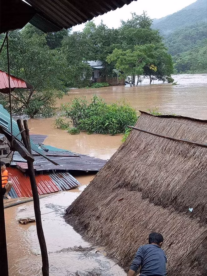 Ba nguoi o Nghe An bi lu cuon troi