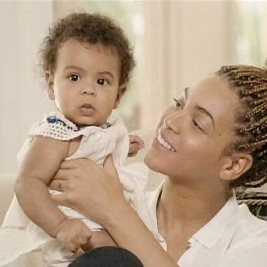 Cô con gái đầu lòng của ông trùm truyền thông Jay-Z và Beyoncé chẳng cần phải làm việc vất vả để có cuộc sống tươi đẹp khi tổng tài sản của cha mẹ cô bé hiện đang là 795 triệu USD.