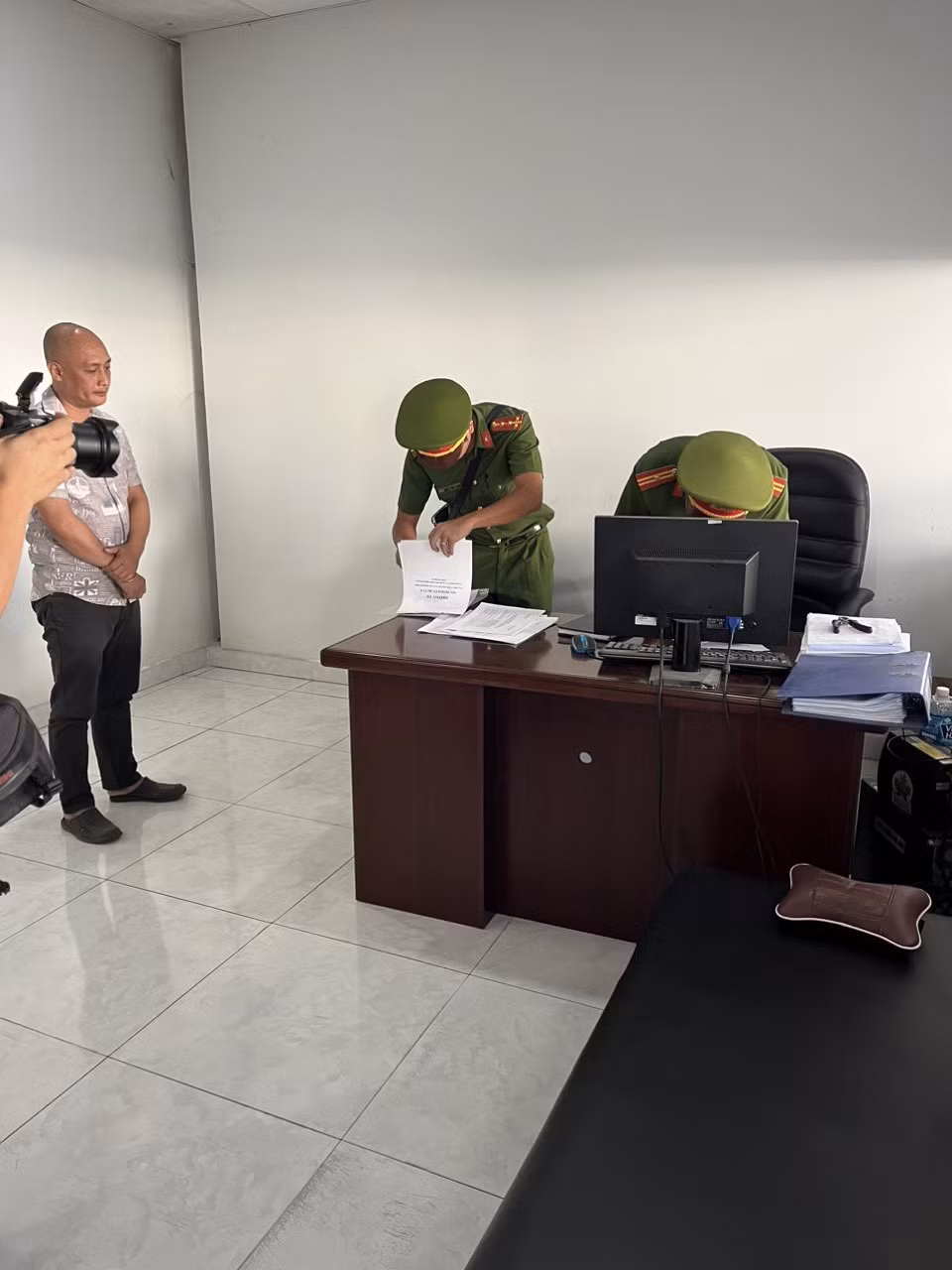 Thông tin mới vụ nhận hối lộ ở trung tâm đăng kiểm - Hình 2 Thong tin moi vu nhan hoi lo o trung tam dang kiem-Hinh-2
