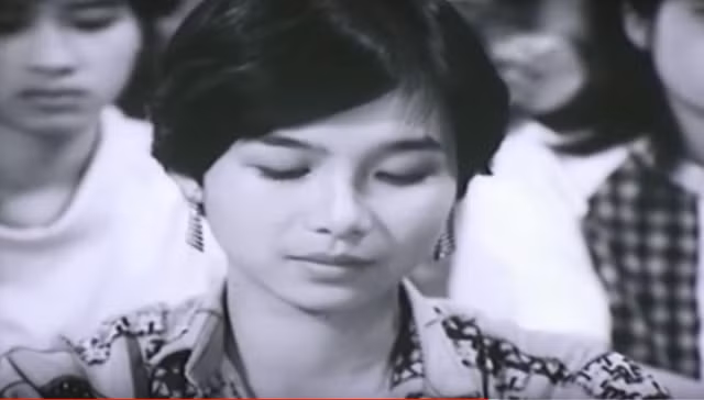 Vai dien hi huu cua nang Hoa hau tuoi Hoi duy nhat o Viet Nam-Hinh-2