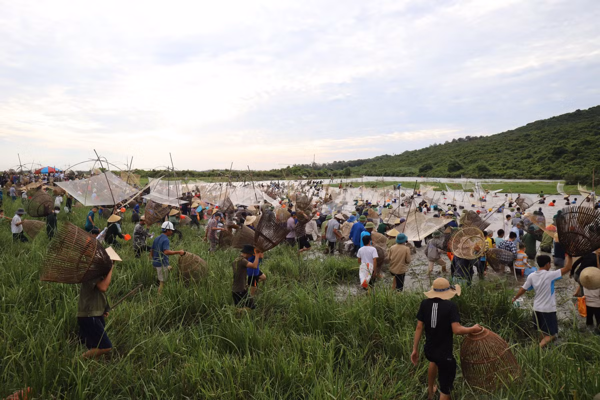 Vi sao ca lang o Ha Tinh lao xuong dam bat ca-Hinh-2