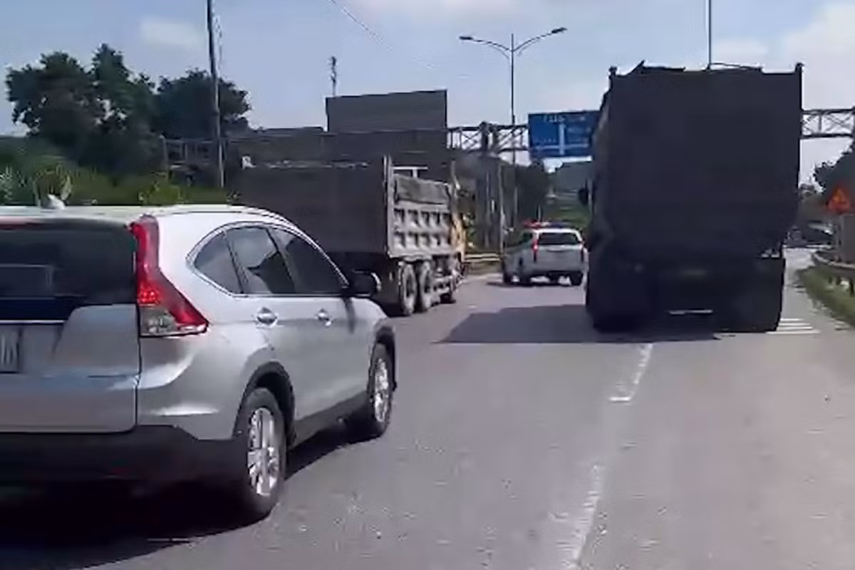 Tai xe xe qua tai danh vong, do giua duong cao toc chong doi CSGT