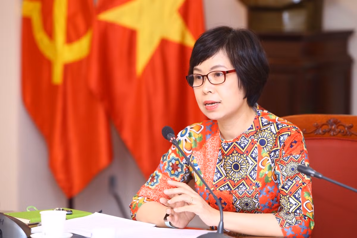 Bà Vũ Việt Trang bắt đầu sự nghiệp báo chí của mình ở vị trí Biên tập viên, Ban biên tập tin Đối ngoại - TTXVN từ năm 1993.