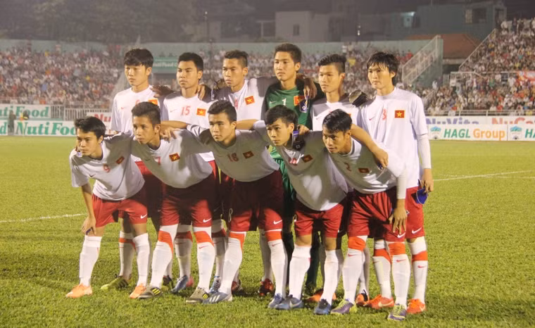Các cầu thủ U19 Việt Nam có trận đấu gặp các cầu thủ U19 Nhật Bản.