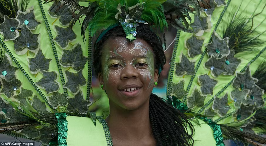 Âm nhạc và trang phục hóa trang lạ độc là điểm nhất của lễ hội Notting Hill Carnival.
