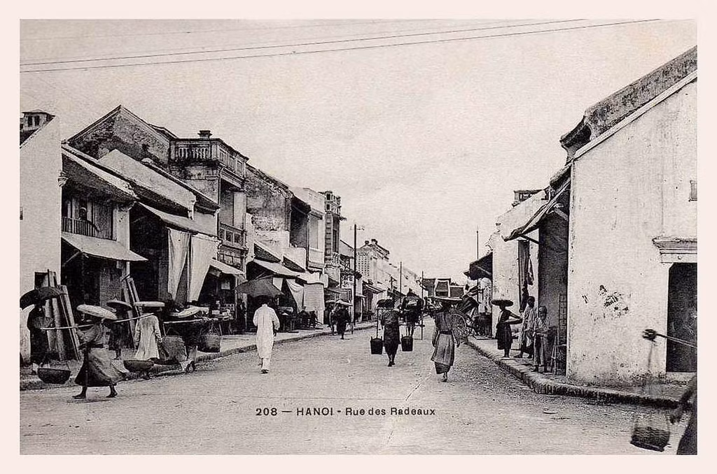 Phố Hàng Bè.