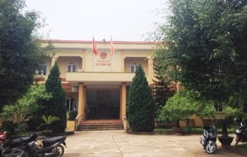 Thanh Hoa Chu tich xa bi doa chat chan dot nha
