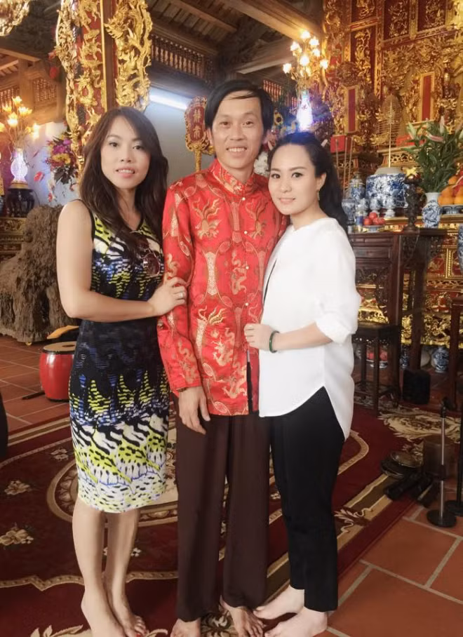 Ngay sau sự chia sẻ của nghệ sĩ hài Thúy Nga thì mới đây, con gái nuôi Hoài Linh, diễn viên Gia Bảo cũng tiết lộ những hình ảnh đầu tiên về nhà thờ Tổ nghiệp của danh hài Hoài Linh.