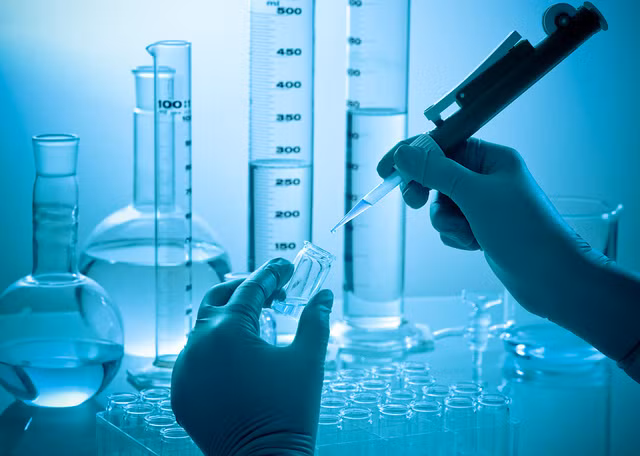 Tocopheryl acetate. Chất đặc biệt này thường được sử dụng trong son môi, phấn nền và kem dưỡng ẩm. Mặc dù không rơi vào nhóm nguy hiểm cao nhưng lại dễ gây ra phản ứng như nóng rát, ngứa, phồng rộp da, làm to lỗ chân lông...
