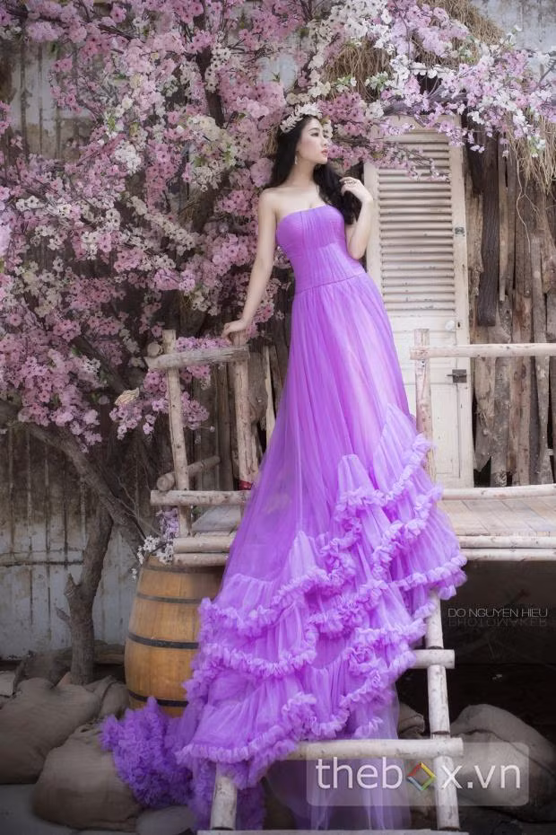 Bộ ảnh nhanh chóng nhận được sự quan tâm từ cư dân mạng với rất nhiều lượt like và chia sẻ bình luận. Photo: Đỗ Nguyên Hiếu/ Stylist: Biển Wedding