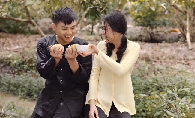 Sao nam moi ban gai dong MV: Hoai Lam cong khai hen ho, Jack on ao