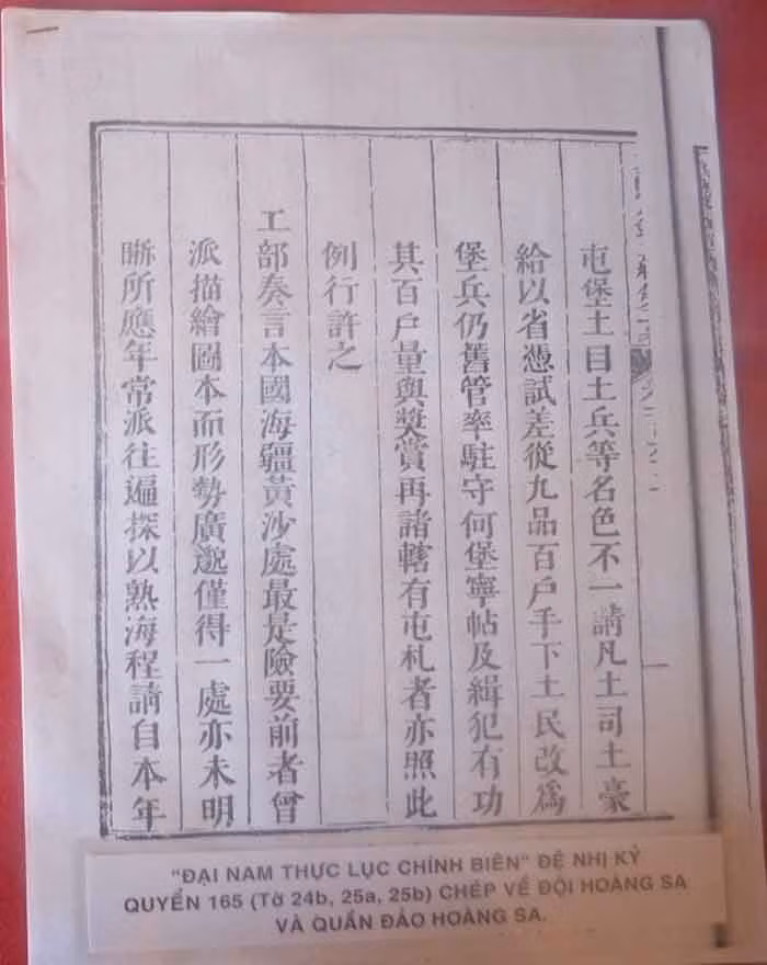  Trong “Đại Nam thực lục chính biên” do các sử thần trong quốc sử quán biên soạn có ghi chép, Hải đội Hoàng Sa còn kiêm quản cả đội Bắc Hải cùng làm nhiệm vụ ở Trường Sa và các đảo phía trong Nam. Đặc biệt, đội Hoàng Sa còn làm nhiệm vụ đo đạc thủy trình, canh chừng giặc biển, dựng bia chủ quyền và giữ gìn các hải đảo Hoàng Sa. 