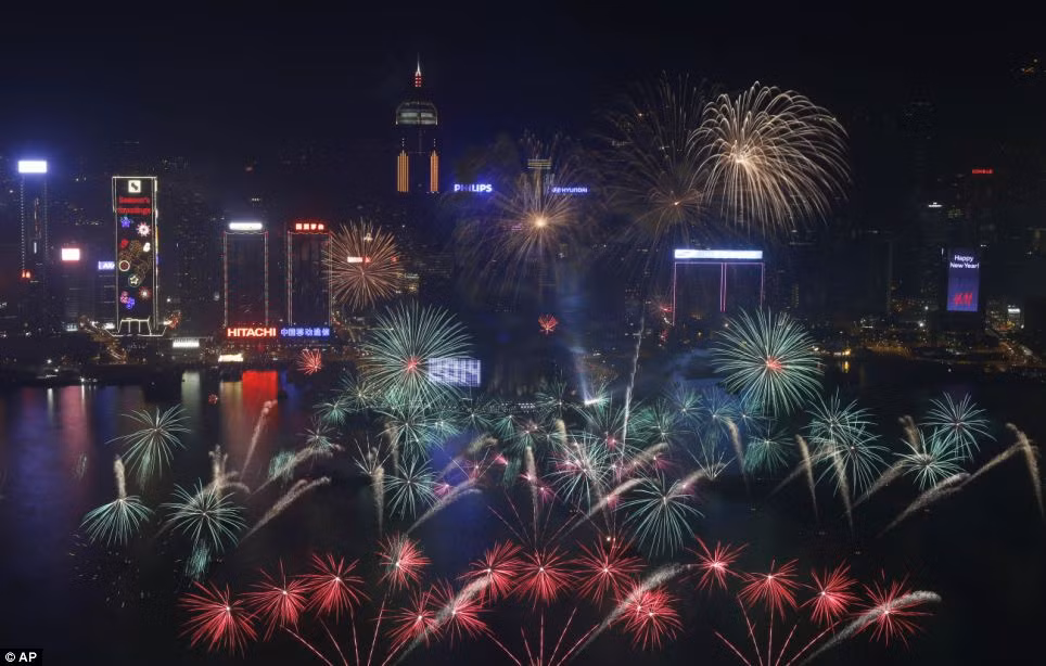 Hồng Kông chào năm mới 2014 với màn pháo hoa mang vẻ đẹp riêng của họ.
