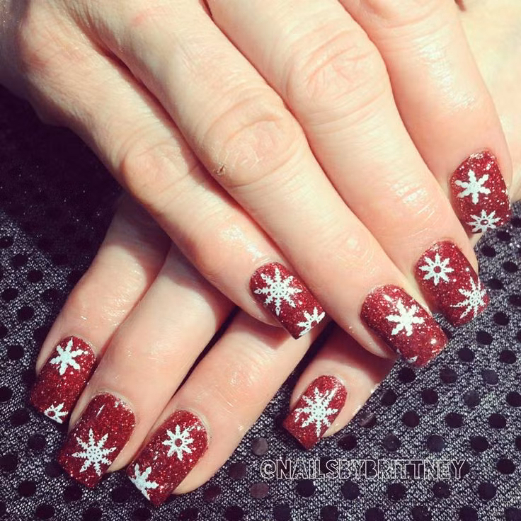 Bông tuyết và màu đỏ luôn là chủ đề muôn thuở của Noel.