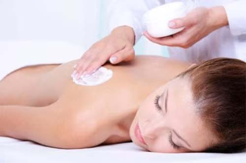 Cuối cùng, việc làm trắng da tức thì chỉ có tác dụng rất ngắn và da sẽ sớm trở lại màu sắc ban đầu. Nếu can thiệp điều này bằng biện pháp hóa chất để lột bỏ lớp da chứa hắc tố thì trong thời gian ngắn, melanin lại được sản sinh dưới da, các hiện tượng sạm, nám và tàn nhang vẫn sẽ tiếp diễn.