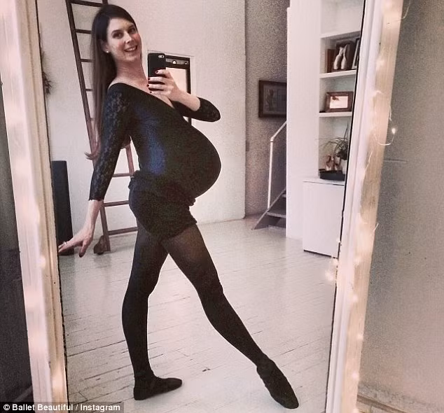 Ballet là một bộ môn nghệ thuật yêu cầu người tập phải có khả năng giữ thăng bằng tốt. Chỉ cần một vài động tác lệch chuẩn, người tập sẽ ngay lập tức bị ngã, bong gân thậm chí là sai chân. Với những người mang bầu, khả năng giữ thăng bằng ngày một kém do bụng bầu ngày một to ra, gây lệch trọng tâm cơ thể.