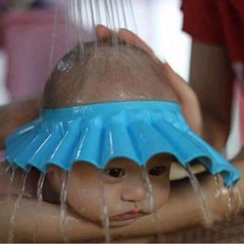Mũ tắm cho bé. Phát minh cực độc đáo và có ý nghĩa thiết thực. Rất nhiều bà mẹ trẻ ở Việt Nam đã sử dụng và cực kỳ hài lòng. Bé không bao giờ lo bị nước vào mắt.
