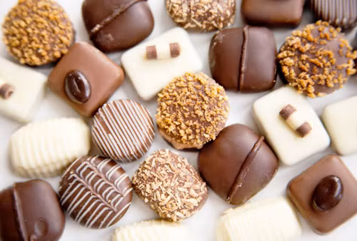 Sô cô la sữa. Sô cô la sữa có quá nhiều calorie, nhưng nếu bạn ăn với mức độ vừa phải thì nó sẽ có lợi cho sức khỏe của bạn. Nhưng nếu bạn thích của ngọt thì nên ăn sô cô la trước khi tập thể dục. Ăn sô cô la sau khi tập thể dục sẽ không đem lại những dưỡng chất cần thiết mà cơ thể bạn cần.