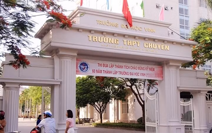 Tam dinh chi giao vien chu nhiem lop co nu sinh tu tu o Nghe An