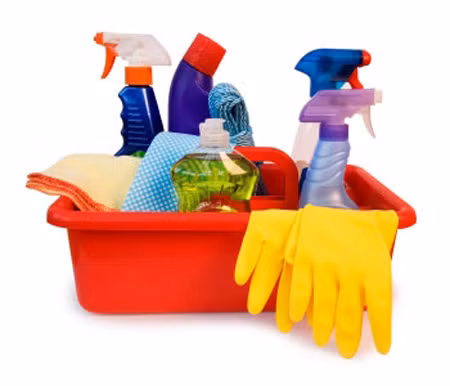 Hóa chất tẩy rửa: Nếu có điều kiện, bạn hãy nên nhờ người khác giúp lau chùi, nhất là tẩy rửa nhà vệ sinh, nhà bếp… trong suốt thời gian mang thai. Không phải tất cả các loại hóa chất tẩy rửa đều nguy hiểm, tuy nhiên mùi vị của chúng thường rất mạnh có thể làm bạn mệt mỏi, đau đầu.. Trường hợp phải lau chùi, nhớ đeo khẩu trang, găng tay và làm việc trong môi trường thoáng khí. Ngoài ra bạn cũng cần thận trọng, tránh các loại thuốc diệt côn trùng và thuốc diệt ruồi muỗi.