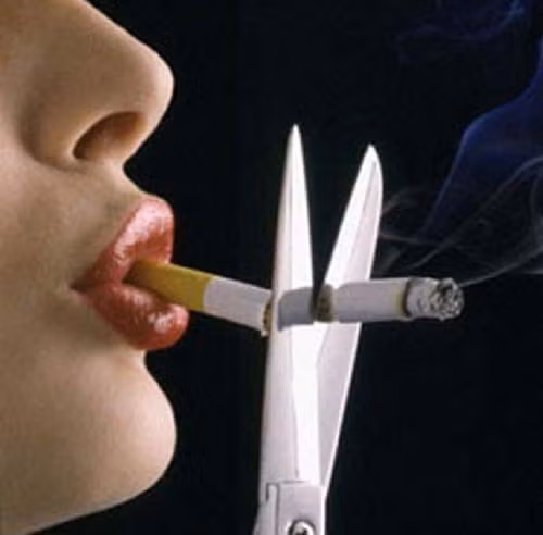 Từ bỏ các tệ nạn. Thuốc lá, uống rượu và ma túy đều là những thứ phá hủy làn da. Chúng lấy đi vẻ láng mịn của làn da và làm hỏng kết cấu da. Muốn có một làn da khỏe và đẹp, bạn cần phải loại bỏ những “tệ nạn” này.