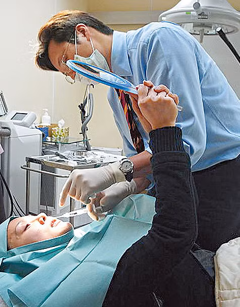 Năm 2005 cũng là năm đầu tiên người đẹp chạm ngõ dao kéo và sử dụng chất làm đầy.