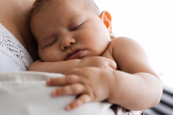 Nghĩ rằng nuôi con béo mới khỏe. Nhiều cha mẹ sợ con ăn không đủ chất dinh dưỡng nên ép trẻ ăn thật nhiều. Hệ quả là các em bị béo phì. Những đứa trẻ béo phì thường có thị giác, tri giác và khả năng tiếp thu thấp hơn trẻ bình thường, dễ mắc nhiều bệnh tiềm ẩn khác.