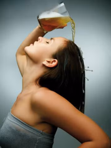 Mặt nạ bia và sữa tươi sẽ giúp mái tóc bạn ngày càng bóng khỏe: