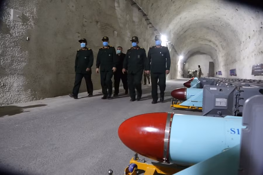 Iran nếu có vũ khí hạt nhân sẽ bảo vệ lợi ích của mình một cách tích cực hơn và ngăn chặn việc tạo ra những tuyến đường thay thế, từ đó củng cố vai trò của họ trong thương mại quốc tế. Theo Reporter.