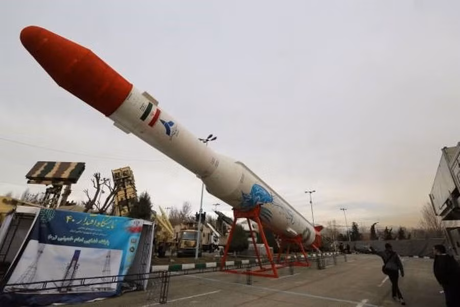 Nếu sở hữu vũ khí hạt nhân, Iran có thể tự tin thực hiện những bước đi quyết liệt hơn trước các đối thủ trong khu vực, điều này khiến UAE và Saudi Arabia gần đây đã phải bày tỏ lo ngại về khả năng điều chỉnh lại cán cân quyền lực. Theo Reporter.
