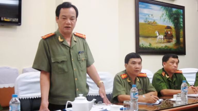 Đại tá Lê Anh Tuấn, Chánh VP CATP HCM thừa nhận công an quận Bình Thạnh đề xuất Chủ tịch quận ra lệnh khám xét tiệm vàng là căn cứ không đầy đủ, thiếu chắc chắn...