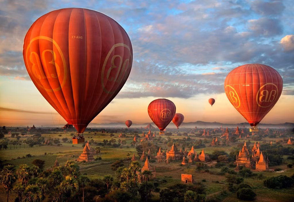 Giải tháng 6 thuộc về tác giả Alastair Swan với bức ảnh chụp các khinh khí cầu bay trên bầu trời Bagan, Myanmar. Nhiếp ảnh gia Mick Ryan, người sáng lập tạp chí ảnh Fotovue, nhận xét khung cảnh đẹp mắt với những ngôi đền bí ẩn dưới ánh bình minh trong bức ảnh này khiến ông muốn tới Bagan.