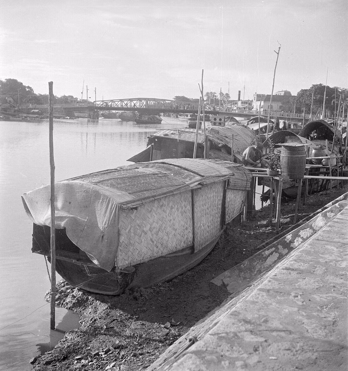 Bến Tam Bạc năm 1937, phía xa là cầu Giốp.