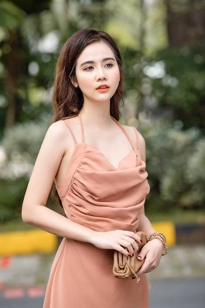 Huyen Lizzie dien bikini khoe dang 