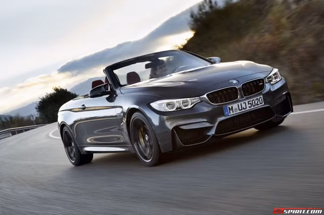 Phiên bản mui trần của xe BMW M4 được trang bị động cơ 3,0 lít, tăng áp kép, 6 xy-lanh thẳng hàng, sản sinh công suất 425 mã lực tại 5.500 - 7.300 vòng/phút và momen xoắn cực đại 550 Nm tại 1.850 - 5.500 vòng/phút. M4 Convertible có khả năng tăng tốc từ 0 lên 100 km/h trong vòng 4,6 giây nếu được trang bị hộp số sàn 6 cấp, và 4,4 giây nếu được trang bị hộp số 7 cấp ly hợp kép M DCT. BMW M4 Convertible được giới hạn tốc độ tối đa là 249 km/h.
