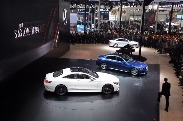 Hãng xe nổi tiếng nước Đức Mercedes-Benz giới thiệu dòng xe S 63 AMG Coupe sang trọng với nhiều phiên bản màu sắc khác nhau.