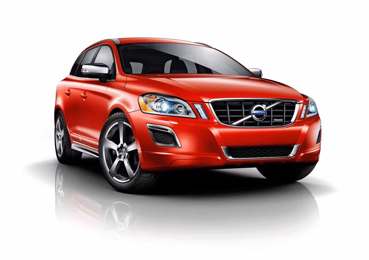 Hãng ô tô Mỹ Ford bất ngờ thông báo bán lại thương hiệu xe nổi tiếng Volvo cho tập đoàn Geely của Trung Quốc với giá 1,8 tỷ USD. Hiện số lượng xe của Geely chỉ chiếm 2% trên khắp Trung Quốc, bởi vậy việc mua lại thương hiệu Volvo sẽ tăng sức cạnh tranh trên thị trường cho hãng xe của Trung Quốc.