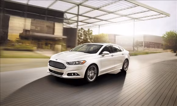 Ford Fusion trang bị động cơ 4 xi lanh loại 2.5 lít cung cấp công suất 175 mã lực. Đầu năm 2014, mẫu xe này đã bán được 77,5 nghìn chiếc, giảm 4% so với cùng kì năm ngoái.
