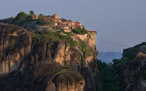 Ngày nay, Meteora được xem là một tu viện phức hợp lớn và rất quan trọng của chính thống giáo Hy Lạp, chỉ đứng thứ hai sau núi Athos.