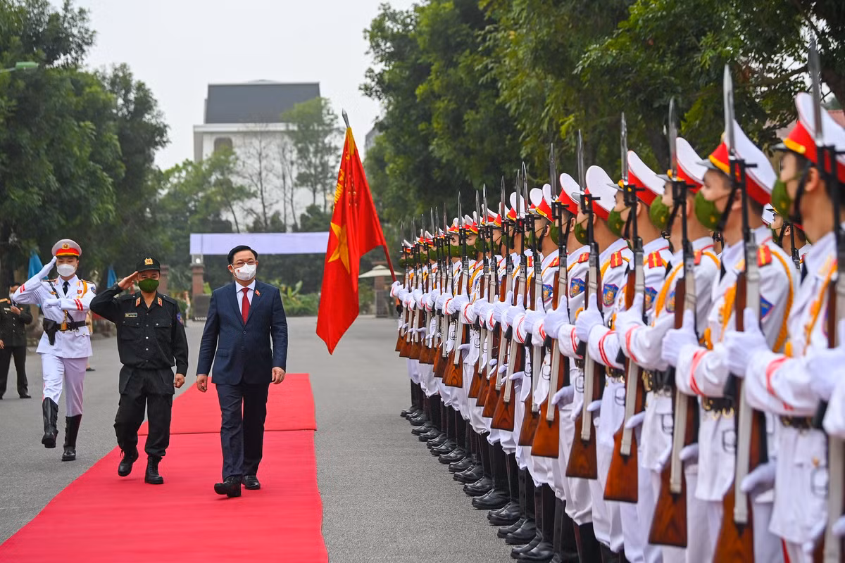 Kien nghi som trang bi may bay cho Khong quan Cong an Nhan dan