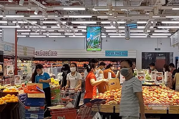 Tin vui ap Tet: Chinh phu thong bao giam VAT, dan mua hang re hon