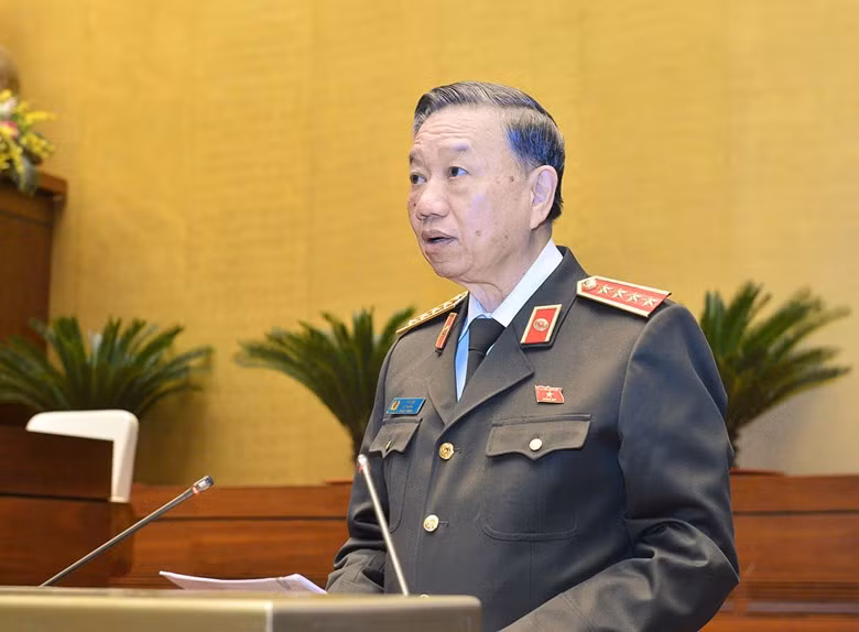 Dai tuong To Lam noi ve viec quan ly giay phep lai xe