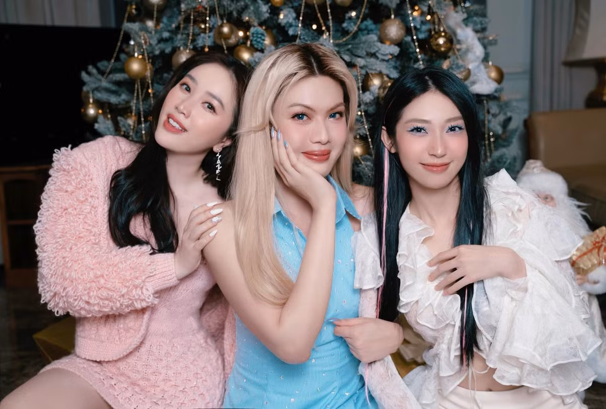 Bảo Thy khoe ảnh bên những chị em thân thiết như ca sĩ Luna Đào, Khổng Tú Quỳnh.